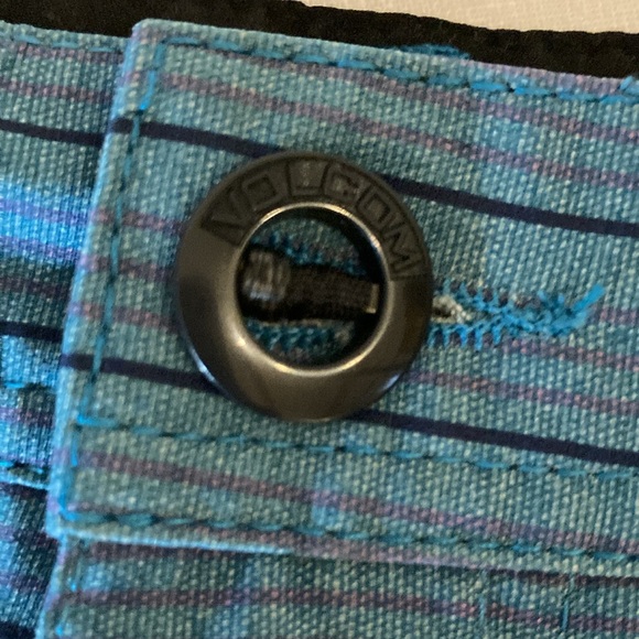 Volcom frickin surf & Turf shorts 30 teal stripes - Picture 13 of 16